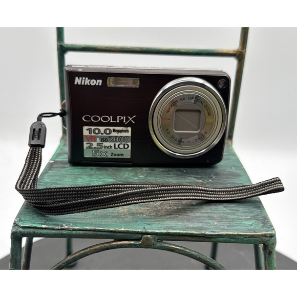 Nikon COOLPIX S550 10.0MP Digital Point And Shoot Camera